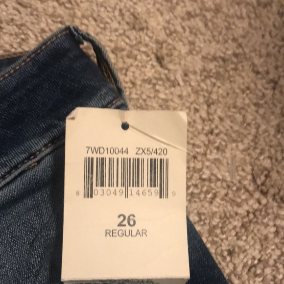 LUCKY BRAND regular 2/26 sized jeans. Tag still on, never worn. - Picture 5 of 6